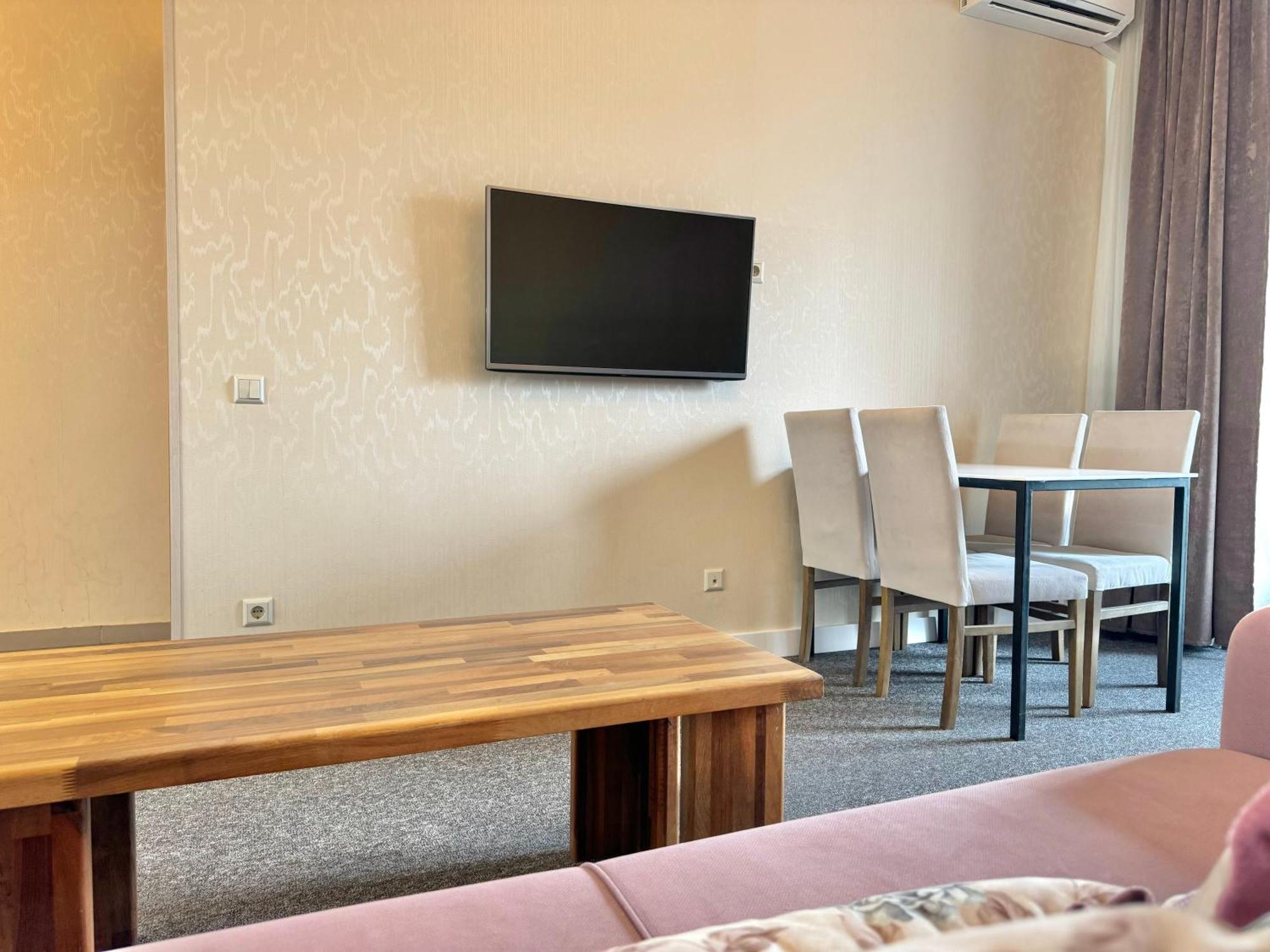 Full Comfort Apartment At Chavchavadze Tbilisi Bagian luar foto